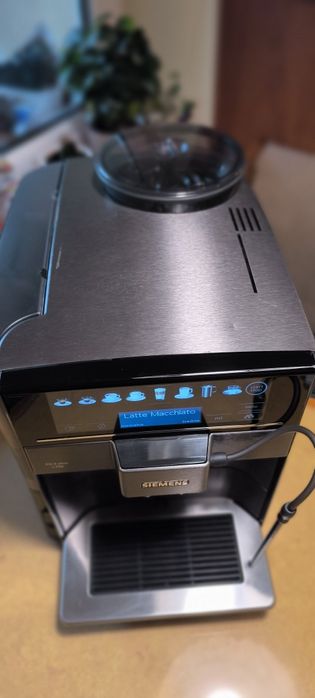 Ekspres aut. Siemens EQ6 plus s700. Sprawny filmy