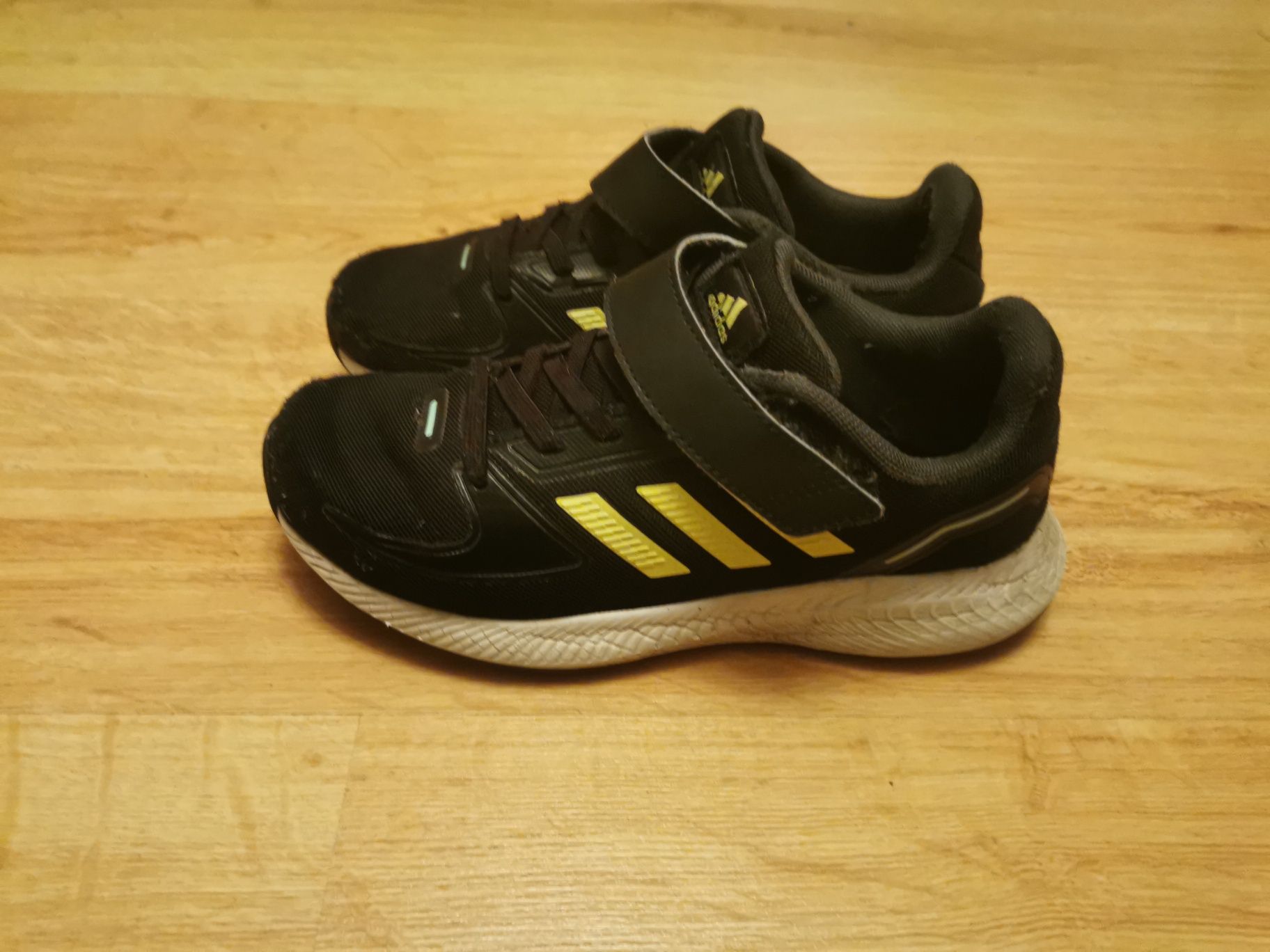 Buty Adidas chłopięce rozmiar 33