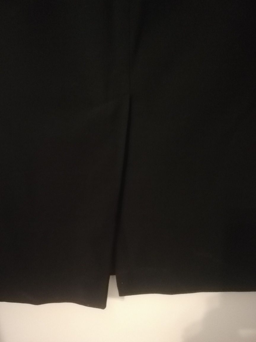 Czarna klasyczna spódnica L