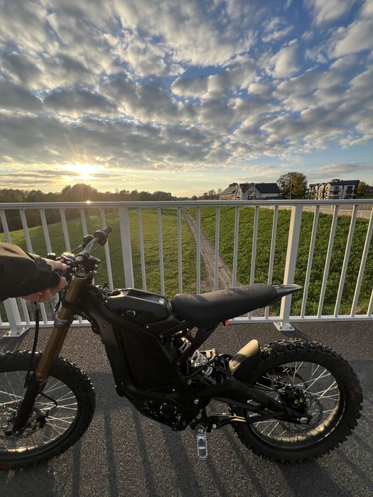Sur-Ron Light Bee X 2025 – 8 kW – stan jak nowy – 510 km przebiegu