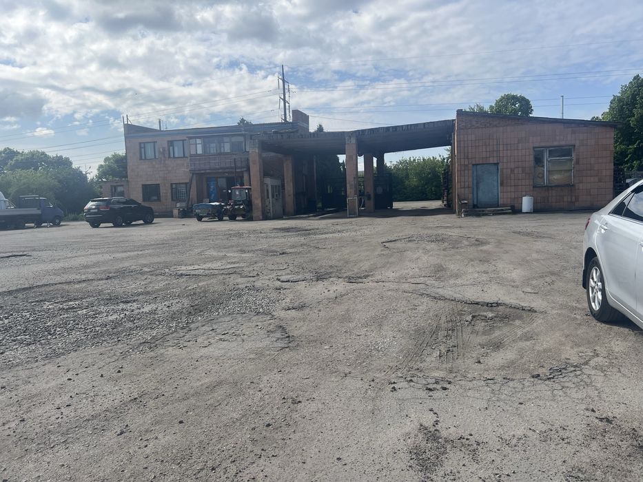 Продам комерційні приміщення з ділянкою 4 Га, без комісї