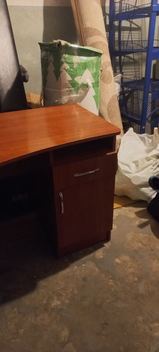Продам письменный стол 500грн.