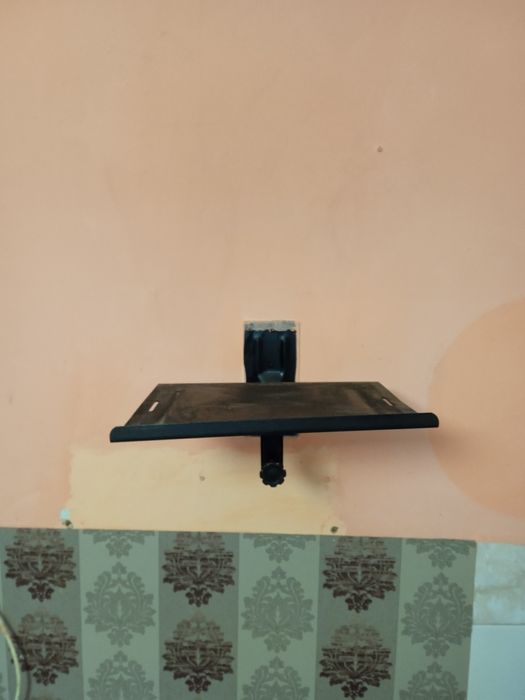 Кронштейн для телевізора поворотний.