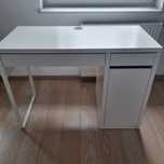 Biurko Ikea,  MICKE z szafką 105x75x50
Kolor BIAŁY