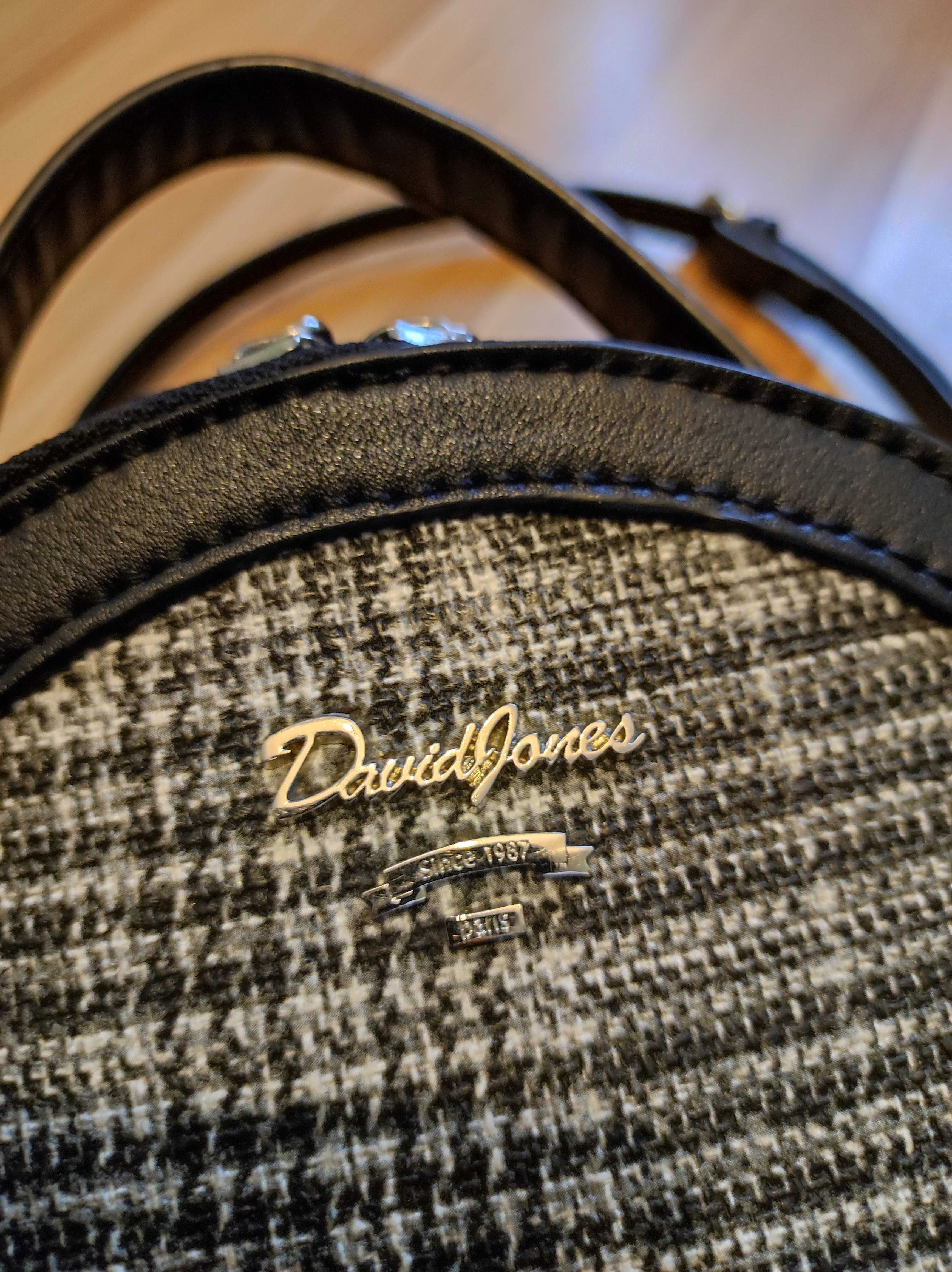Elegancka okrągła torebka David Jones!