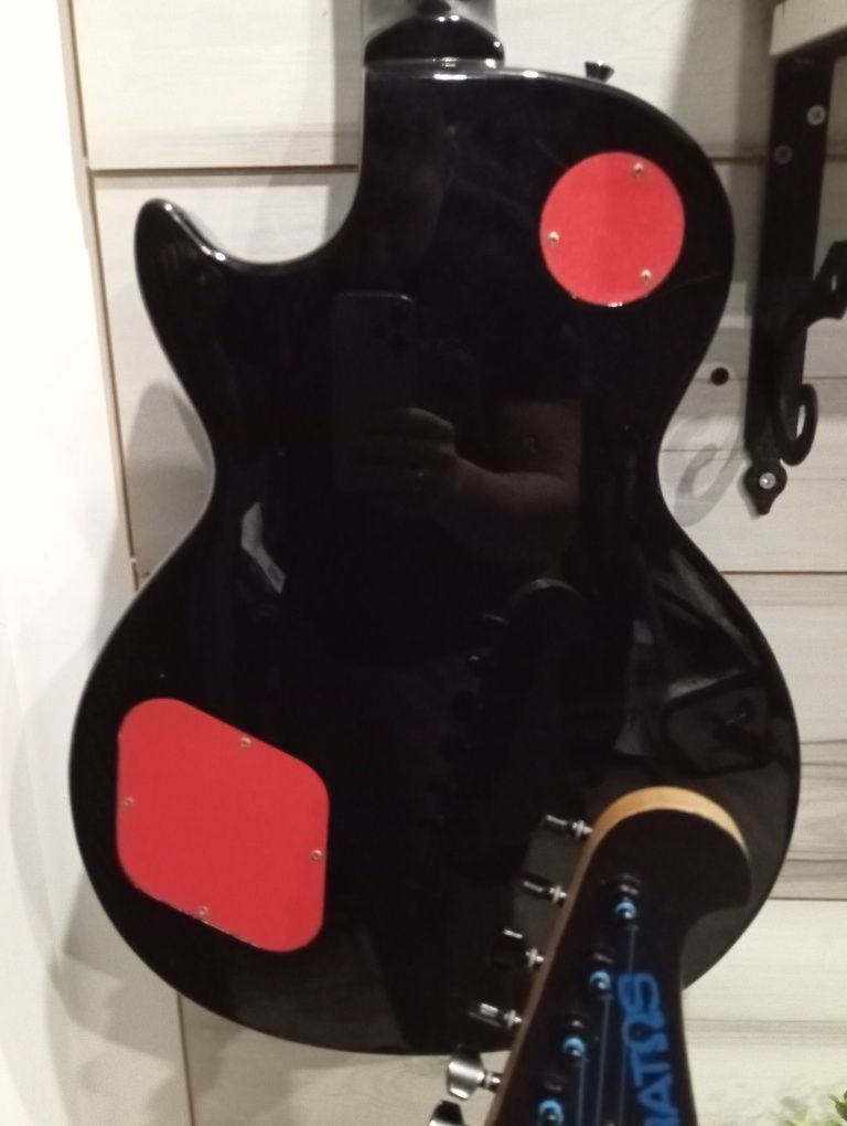 Guitarras Eléctricas Personalizadas KRATOS Les Paul e Stratocaster