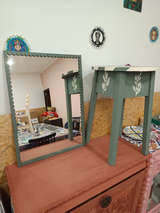 Espelho verde Sálvia com moldura recortada