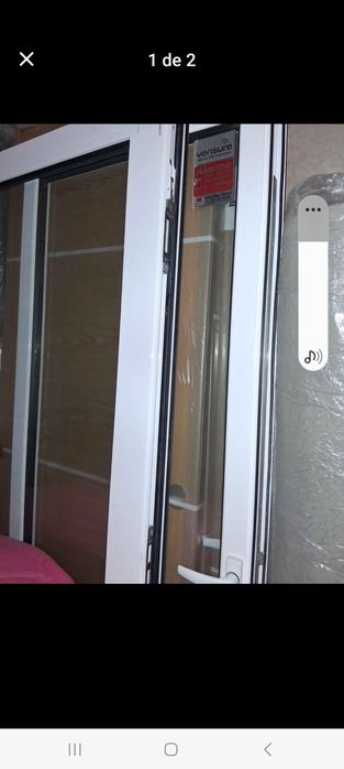 Portas duplas com portada