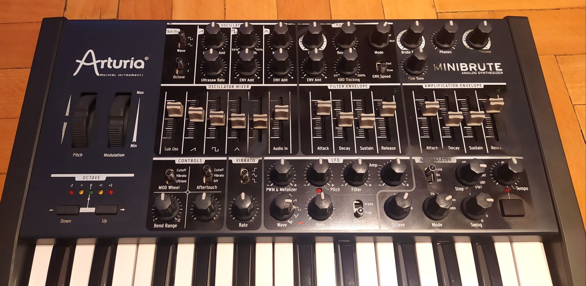 Arturia Minibrute analogowy syntezator