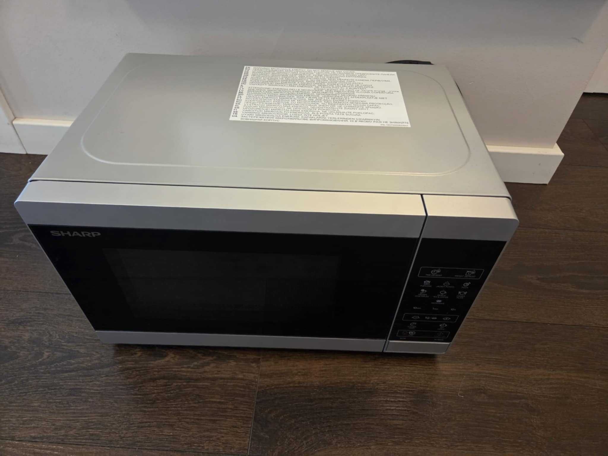 Kuchenka mikrofalowa wolnostojąca Sharp YC-MS02E-S 20L