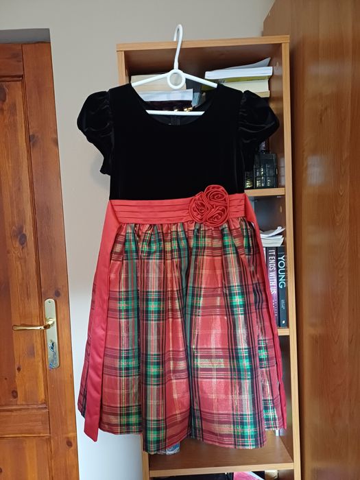 Piękna sukienka na specjalne okazje .