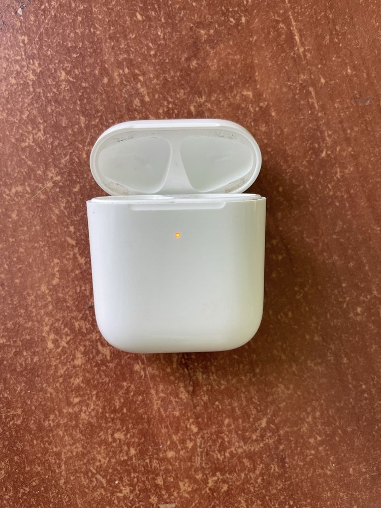 Apple AirPods 2 з бездротовим зарядним кейсом