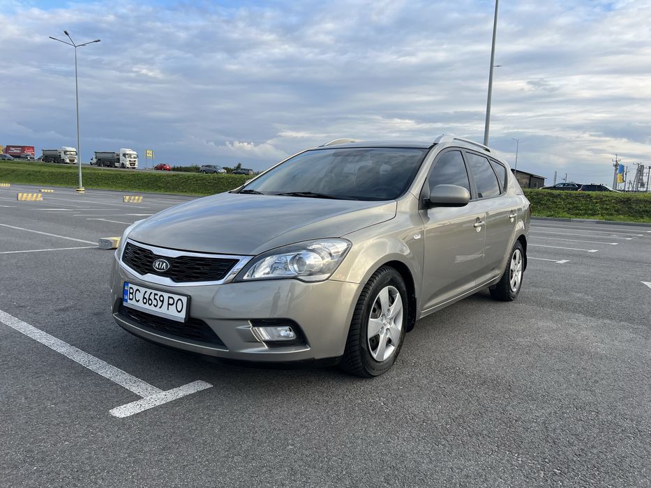 Kia   Ceed.