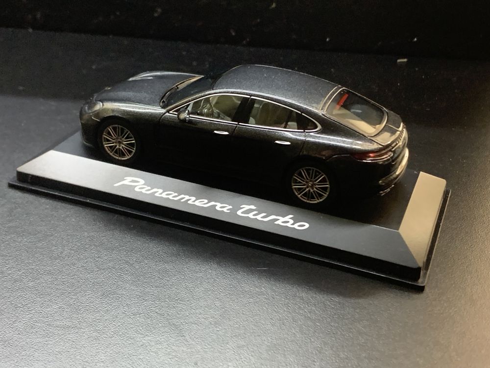 Porsche panamera 1:43 Herpa