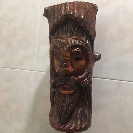 Figura antiga em madeira macica
