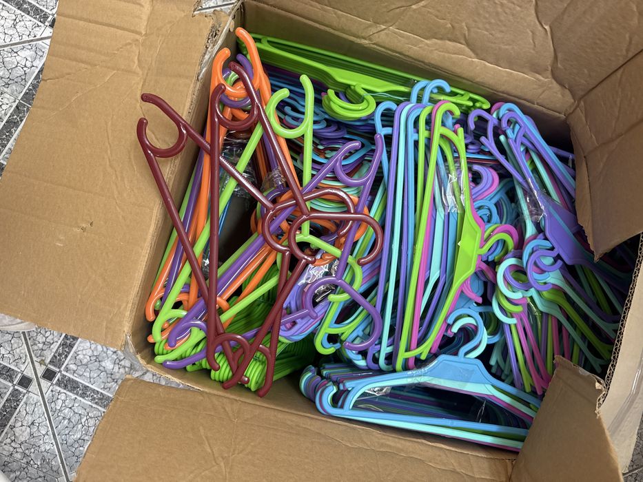 Wieszaki dzieciece do sklepu wyposażenie ubrania garderoba