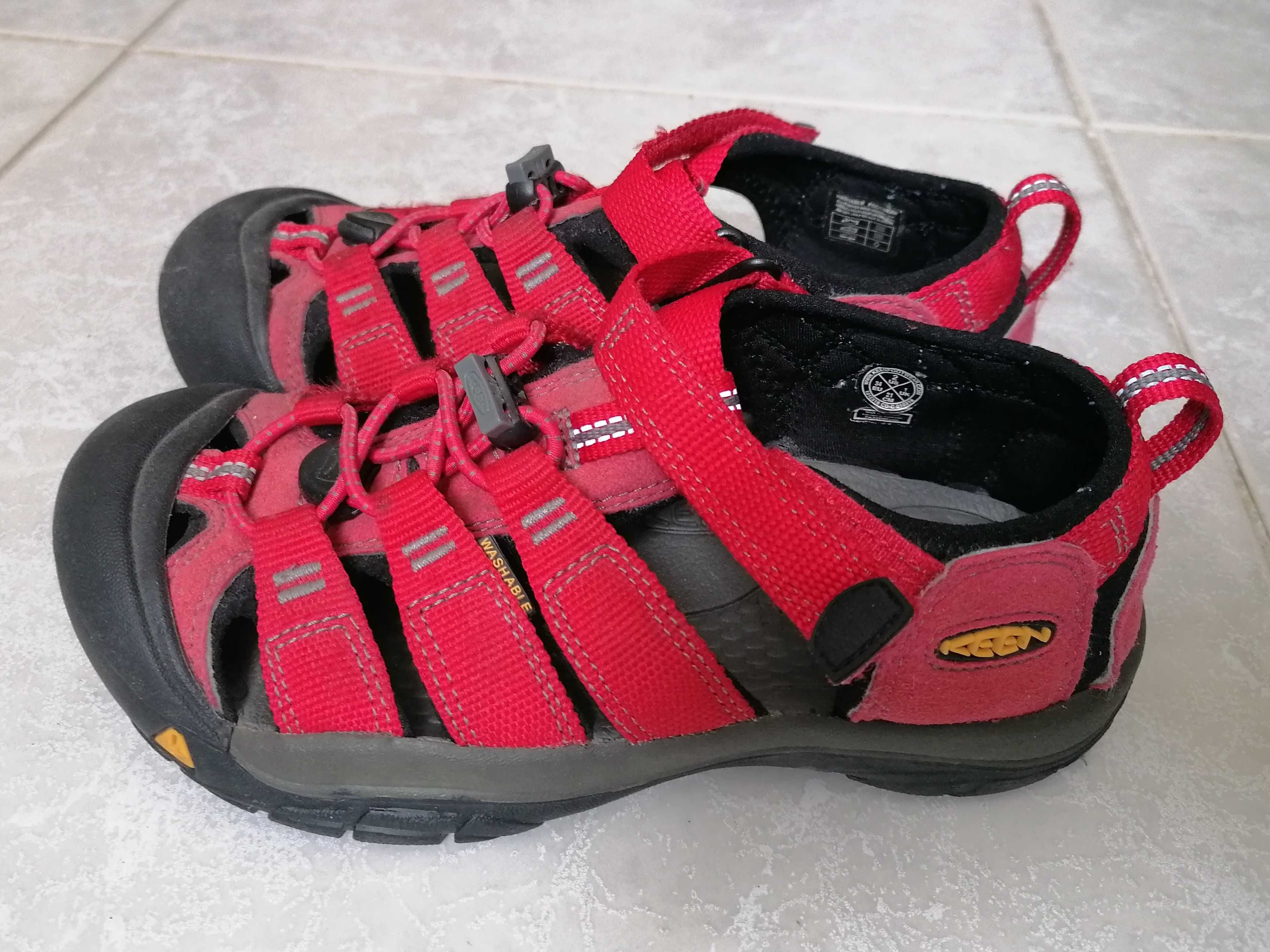 Sandálias KEEN criança unissexo tam. 34,                 15€