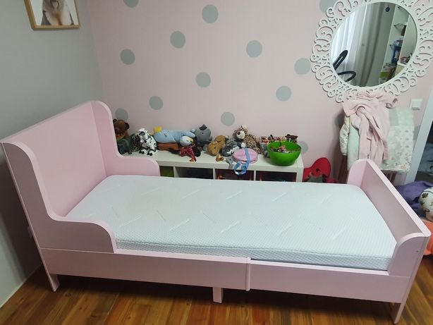 Розовая детская кровать IKEA BUSUNGE (ИКЕА БУСУНГЕ)