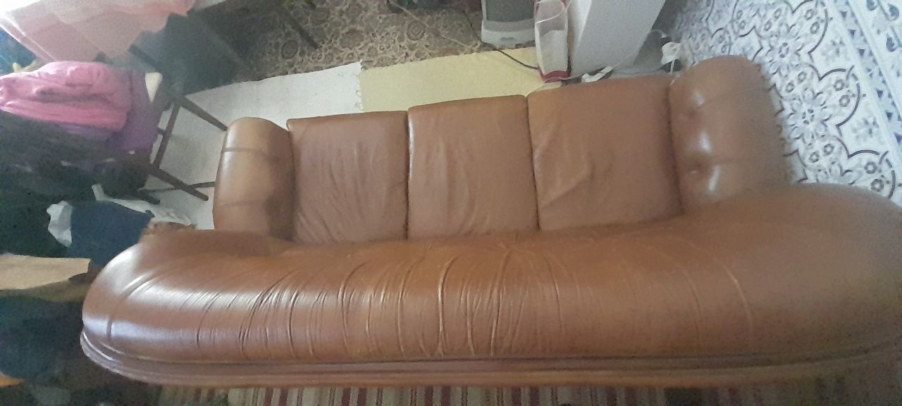 Maple/cama  e dois sofas em pele genuina