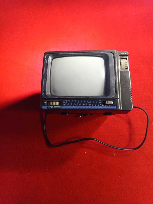 Roadstar telewizor samochodowy 12 V z czasów Prl sprawny