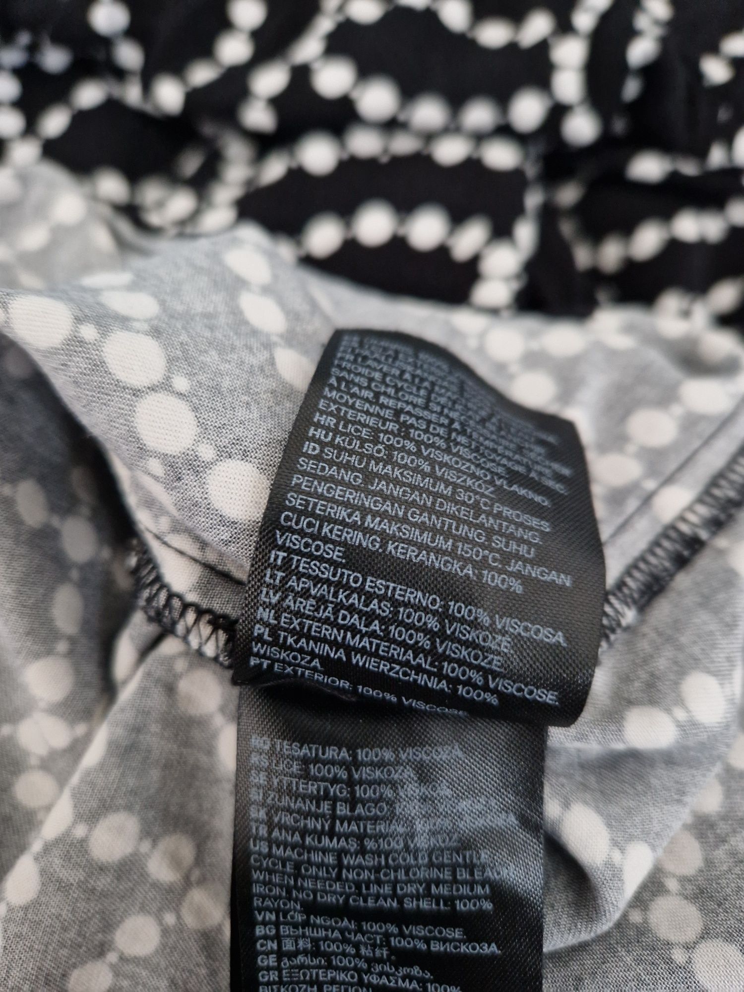 Czarno biala wzorzysta sukienka tunika koszulowa z wiskozy oversize H&