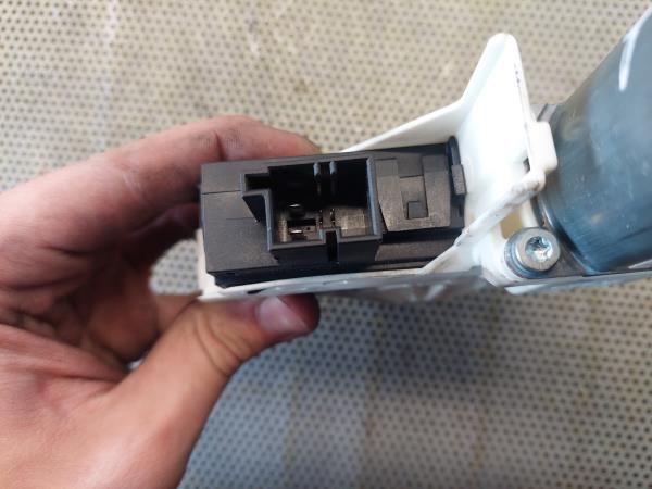 Motor vidro trás esquerdo AUDI A6 Avant (4F5, C6)