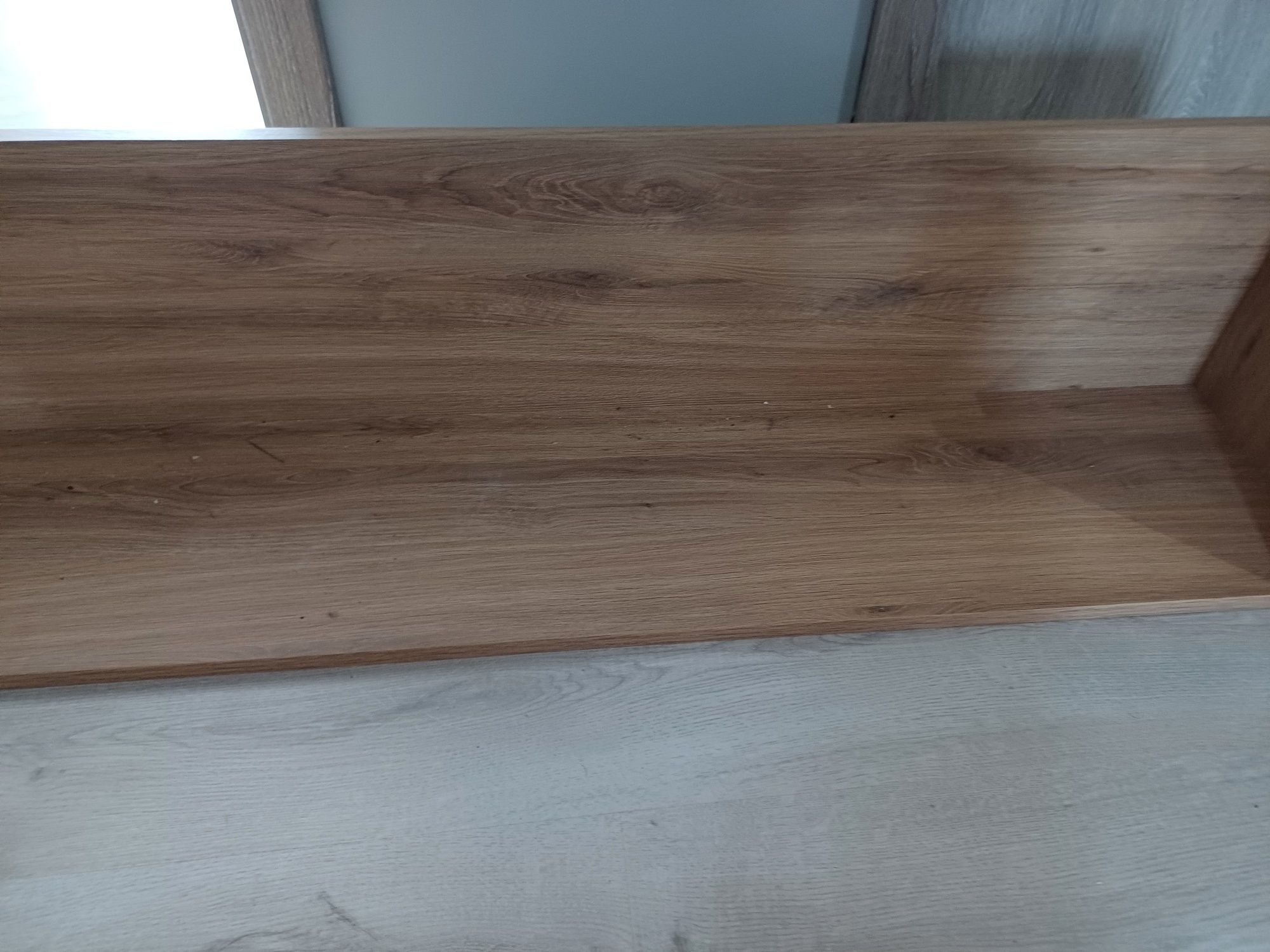 Biurko 126x60 z półką wisząca