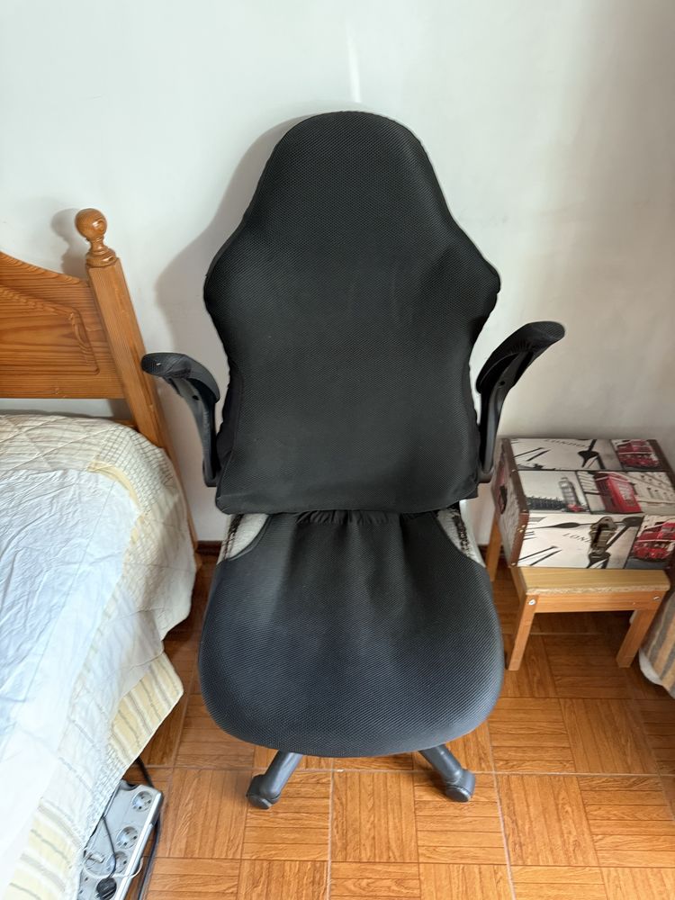 Cadeira de escritório / gaming com capa