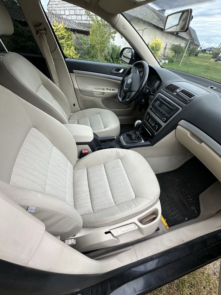 Skoda Octavia 1.8 benzyna 160 km, dodatkowo drugi komplet kół