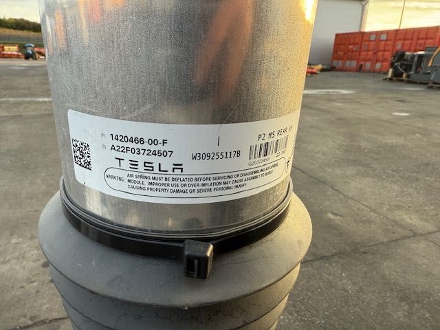 Tesla Model S Silnik elektryczny kompletny z zawieszeniem
