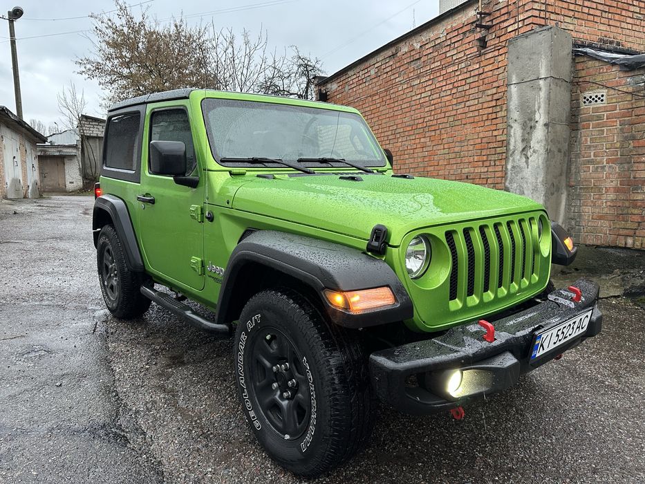 Jeep Wrangler Sport edition в ідеальному стані