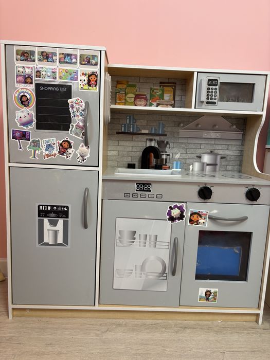 Kuchnia oraz sklep dzieciecy lozeczko oraz bujak dla lalek i misie