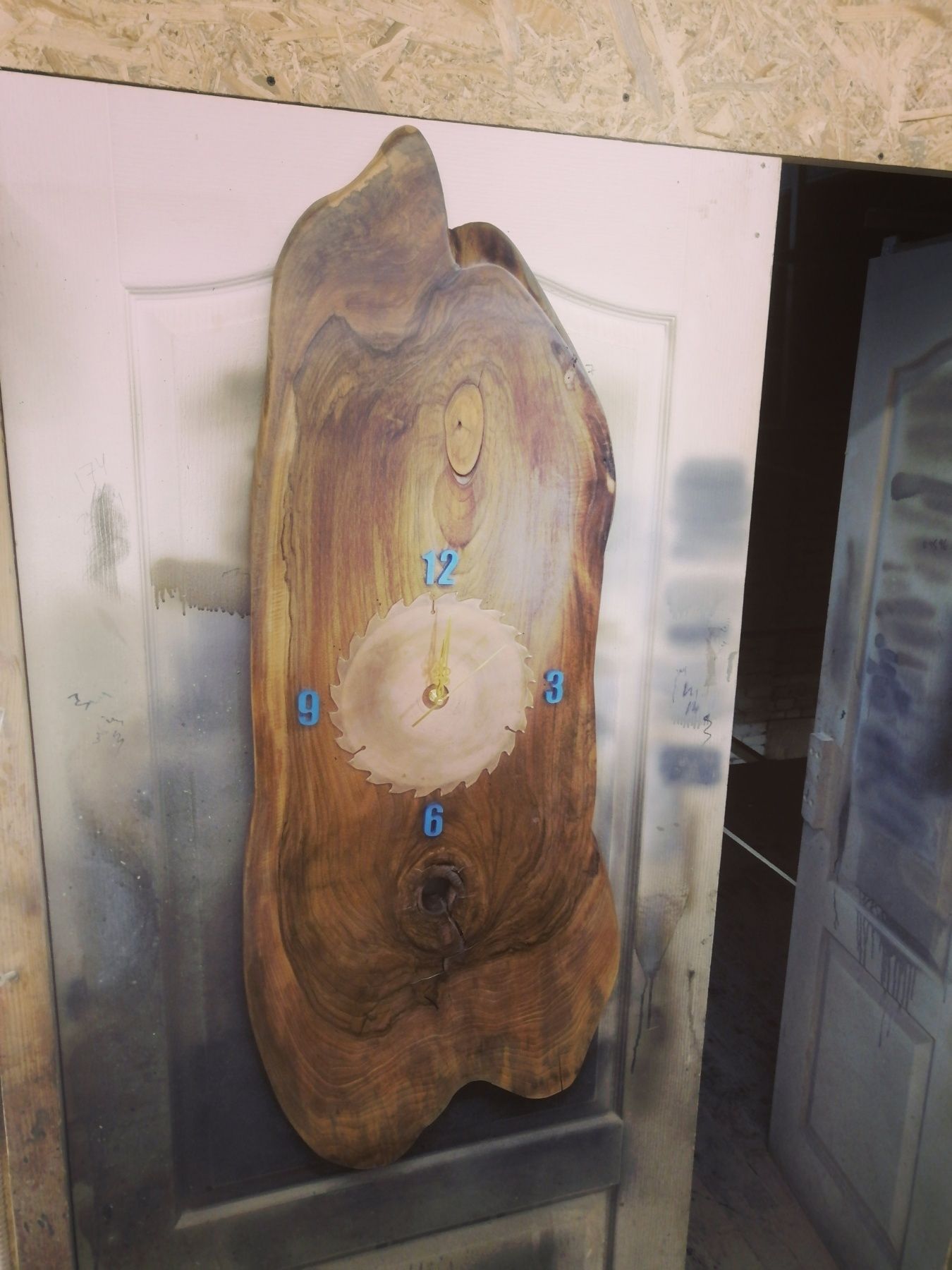 Часы из натурального дерева ручной работы