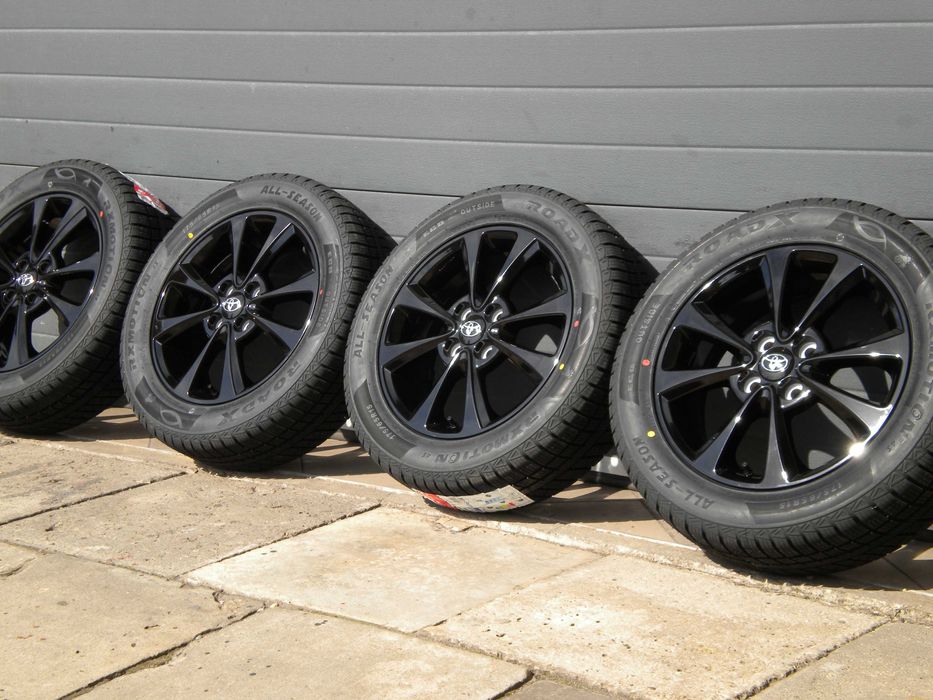 Nowe koła aluminiowe wielosezonowe 15 4x100 Toyota Yaris TPMS