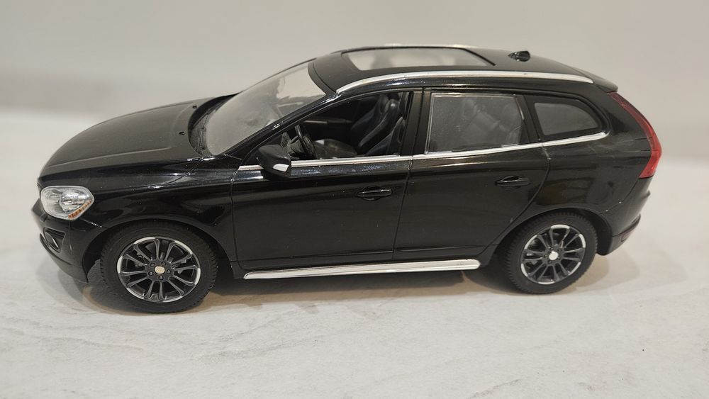 Kolekcjonerski model Volvo XC60 R/C zdalnie sterowane, skala 1:14