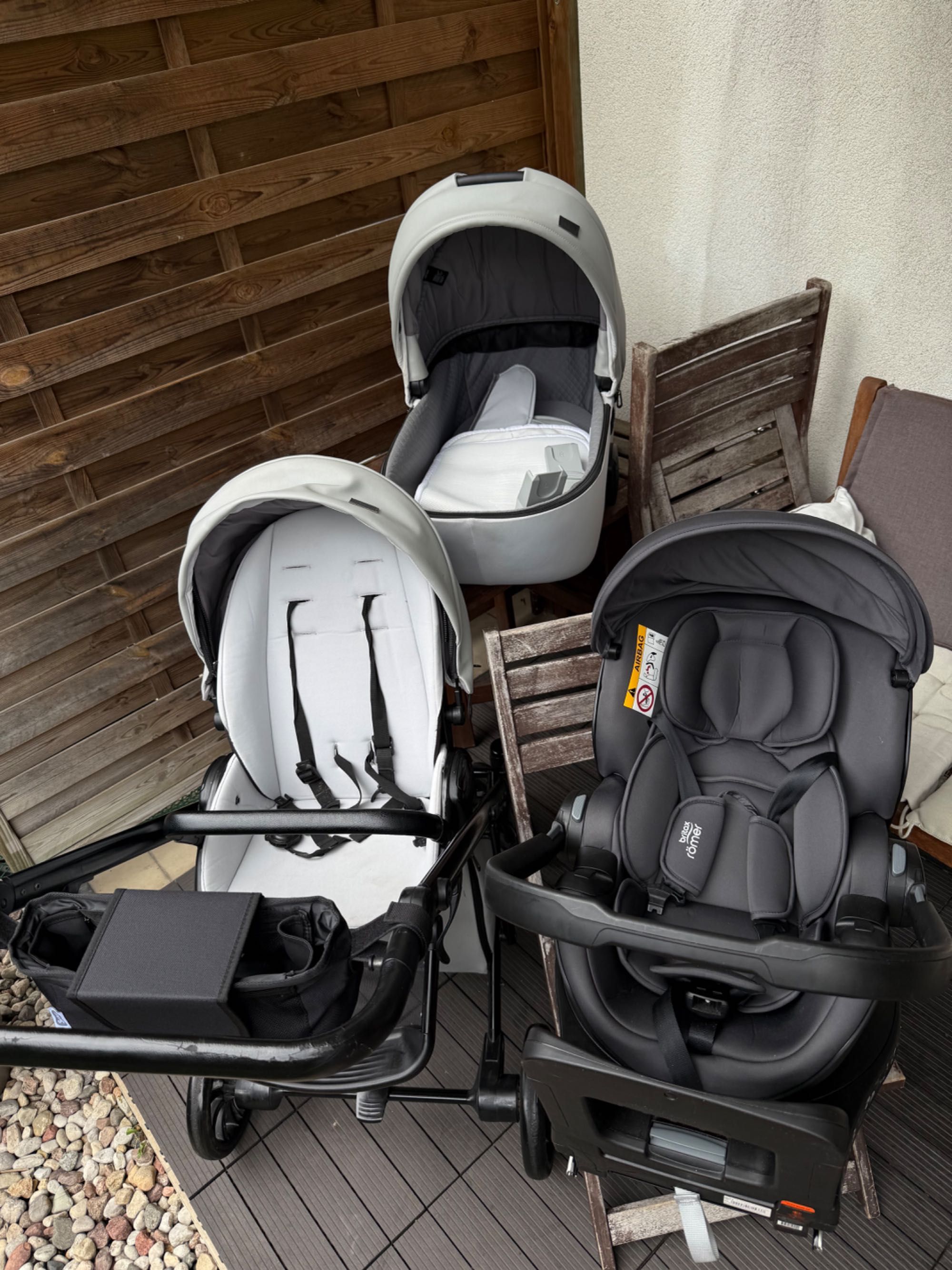 fotelik Britax-Romer Baby-Safe Pro razem z obrotowa baza Vario Base 5Z