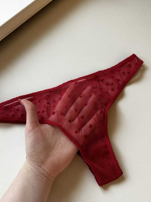 Гарні трусики червоні та чорні