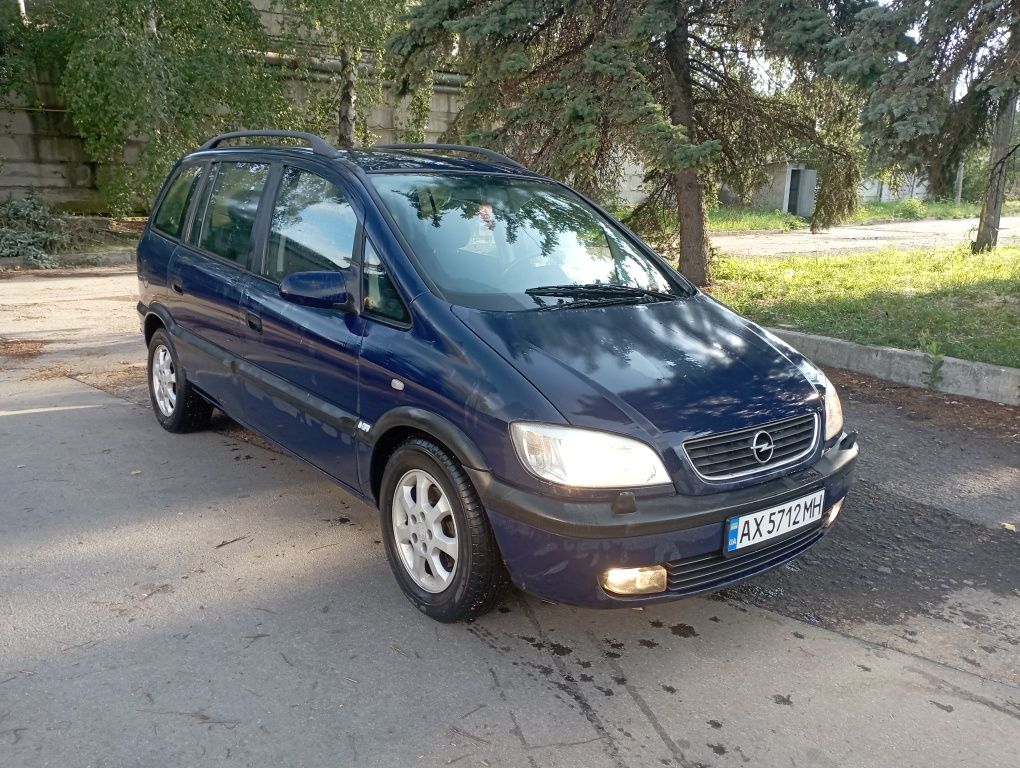Продам свой Opel Zafira A Зафира 2002, 1.6 бенз, торг