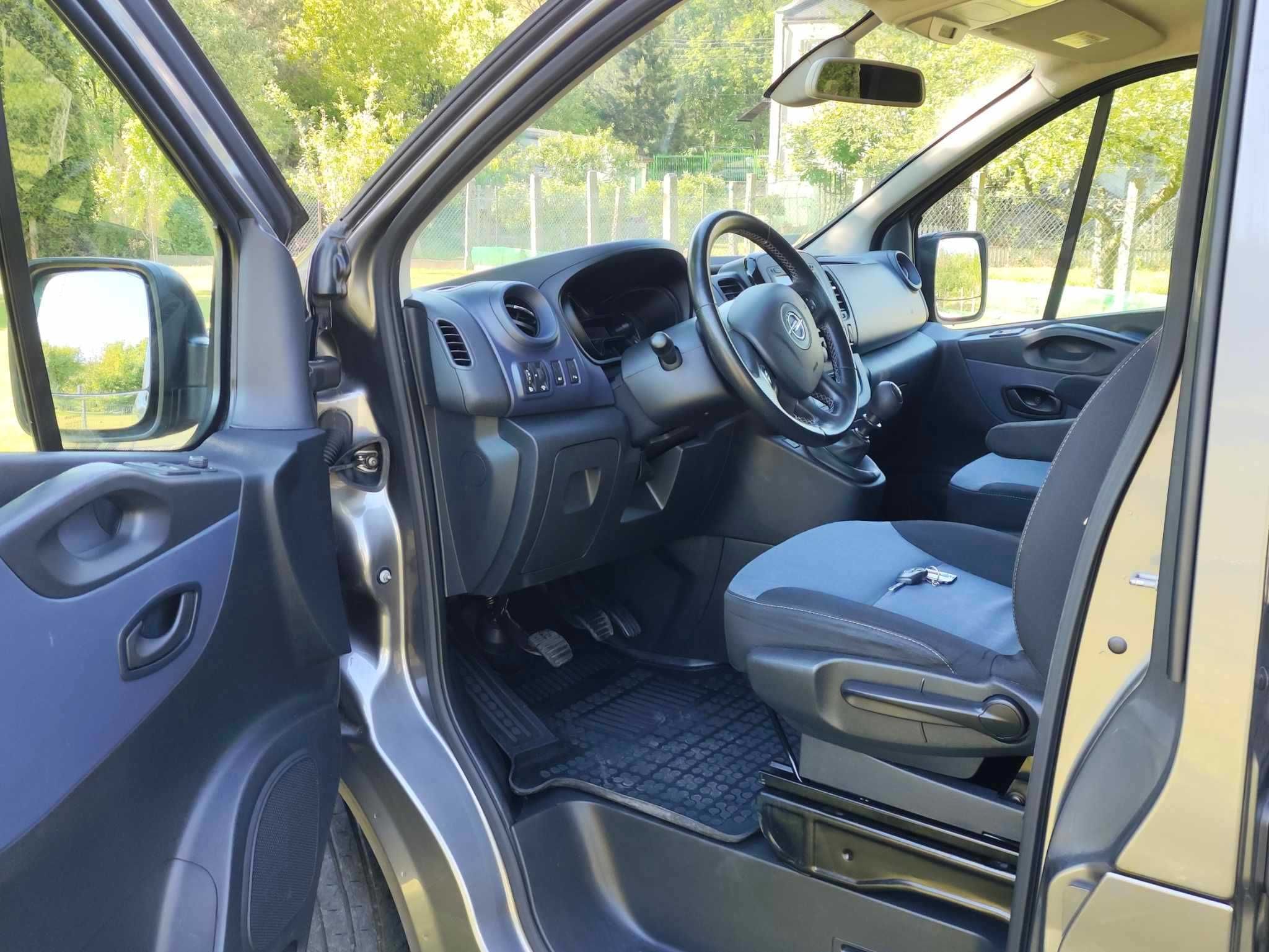 Wynajem Bus 8/9 osób Opel Vivaro Long 1.6 CDTI