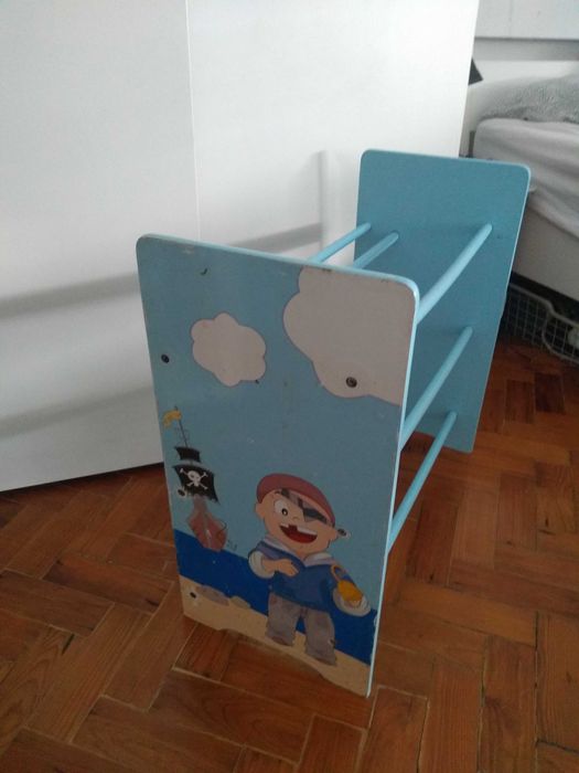 Mesa de cabeceira+cabideiro+sapateira+cesto pequeno