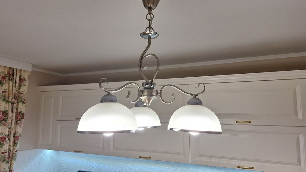 Lampa klosze srebrna