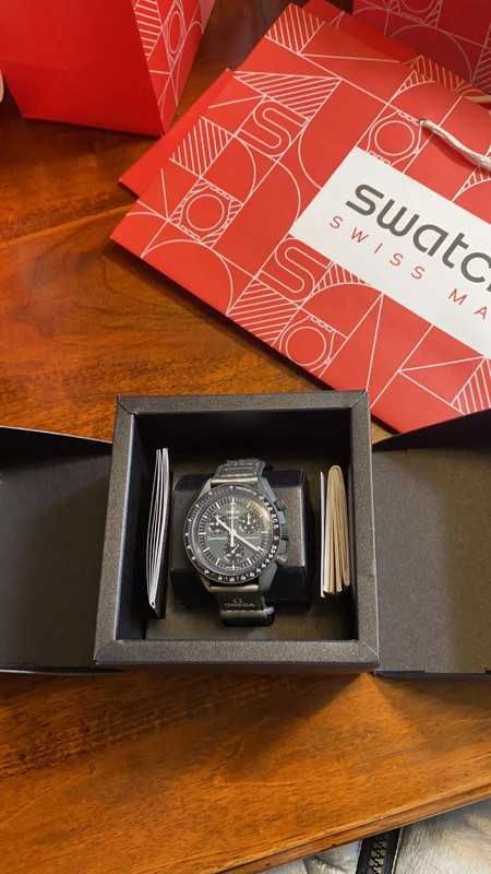 Omega x Swatch SO33A100 – Metaliczny Design Merkurego