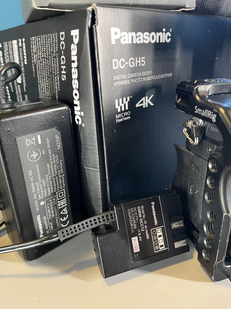 Panasonic Lumix GH5, Metabones Ultra, cage, AC adapter