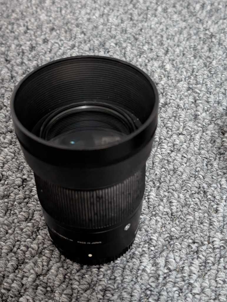 Obiektyw Sigma C 30mm 1.4 Sony E - stan bardzo dobry
