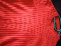 Czerwony, prążkowany sweterek Bershka