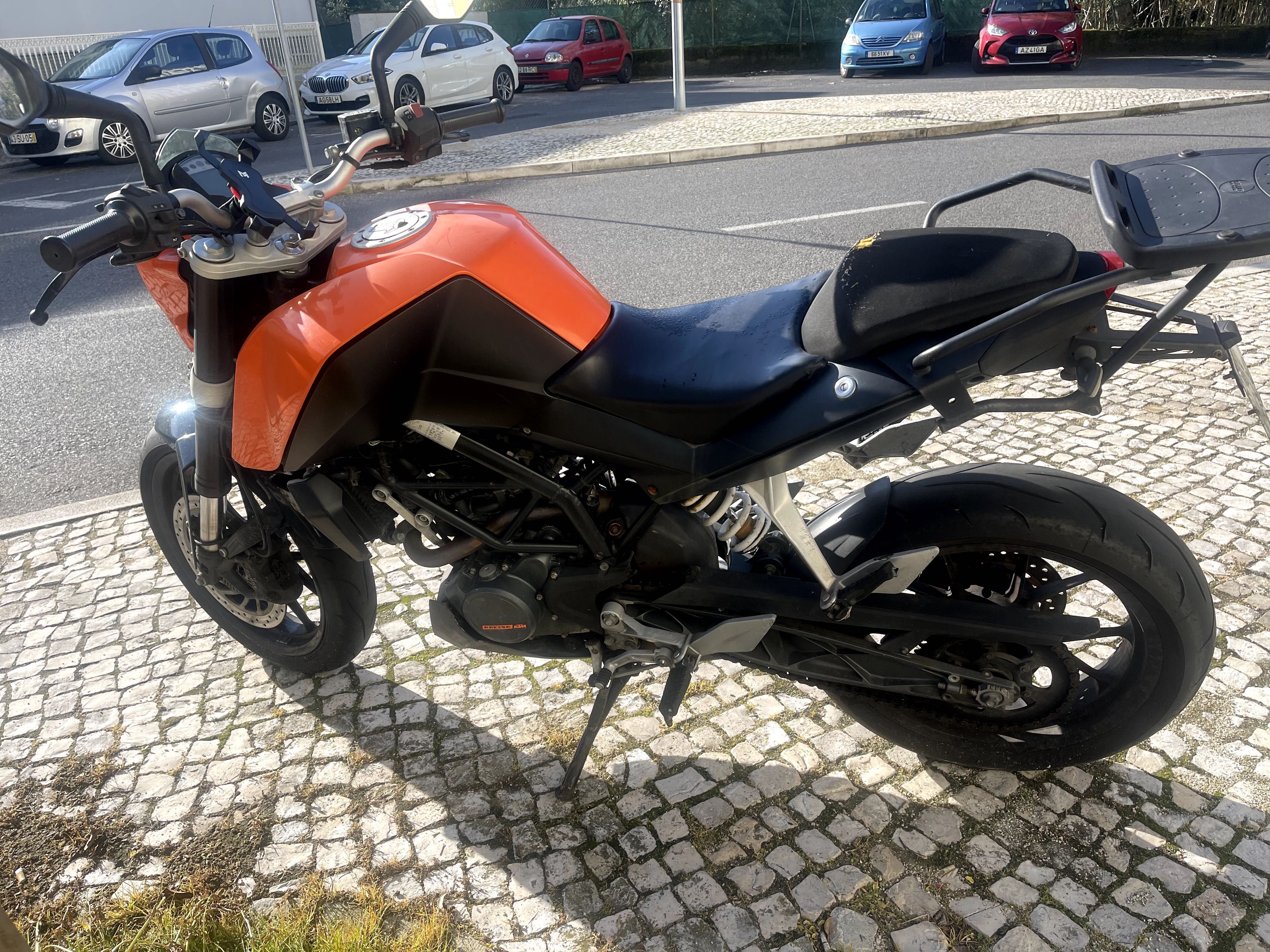 KTM Duke 125 – 2014 | Moto a andar, com 30.000 km.