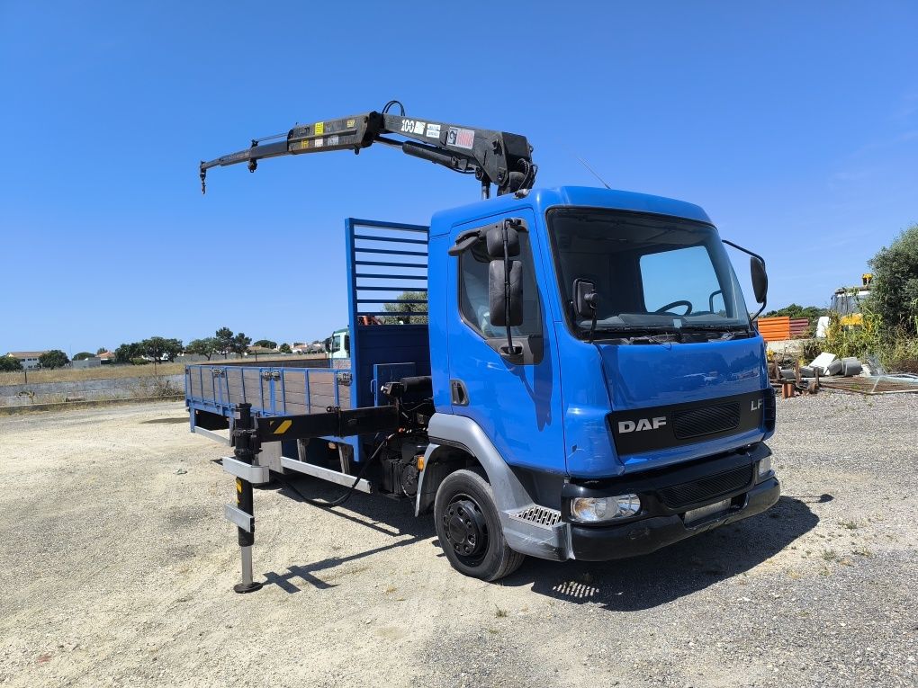 Camião daf estrado com grua hiab