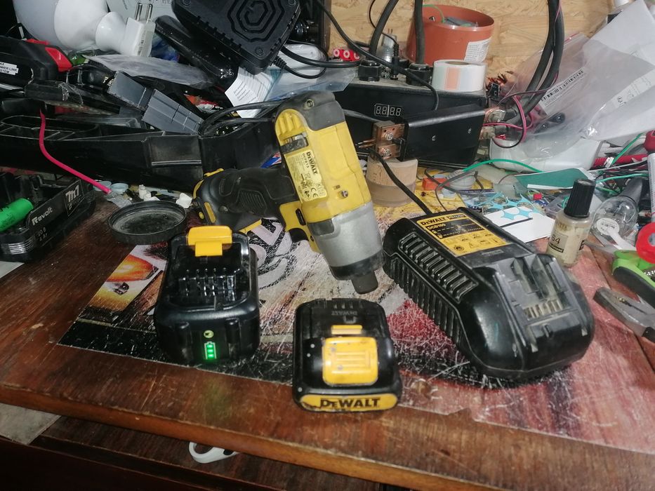 Імпакт оригінал DeWalt 10.8v комплект 2 АКБ