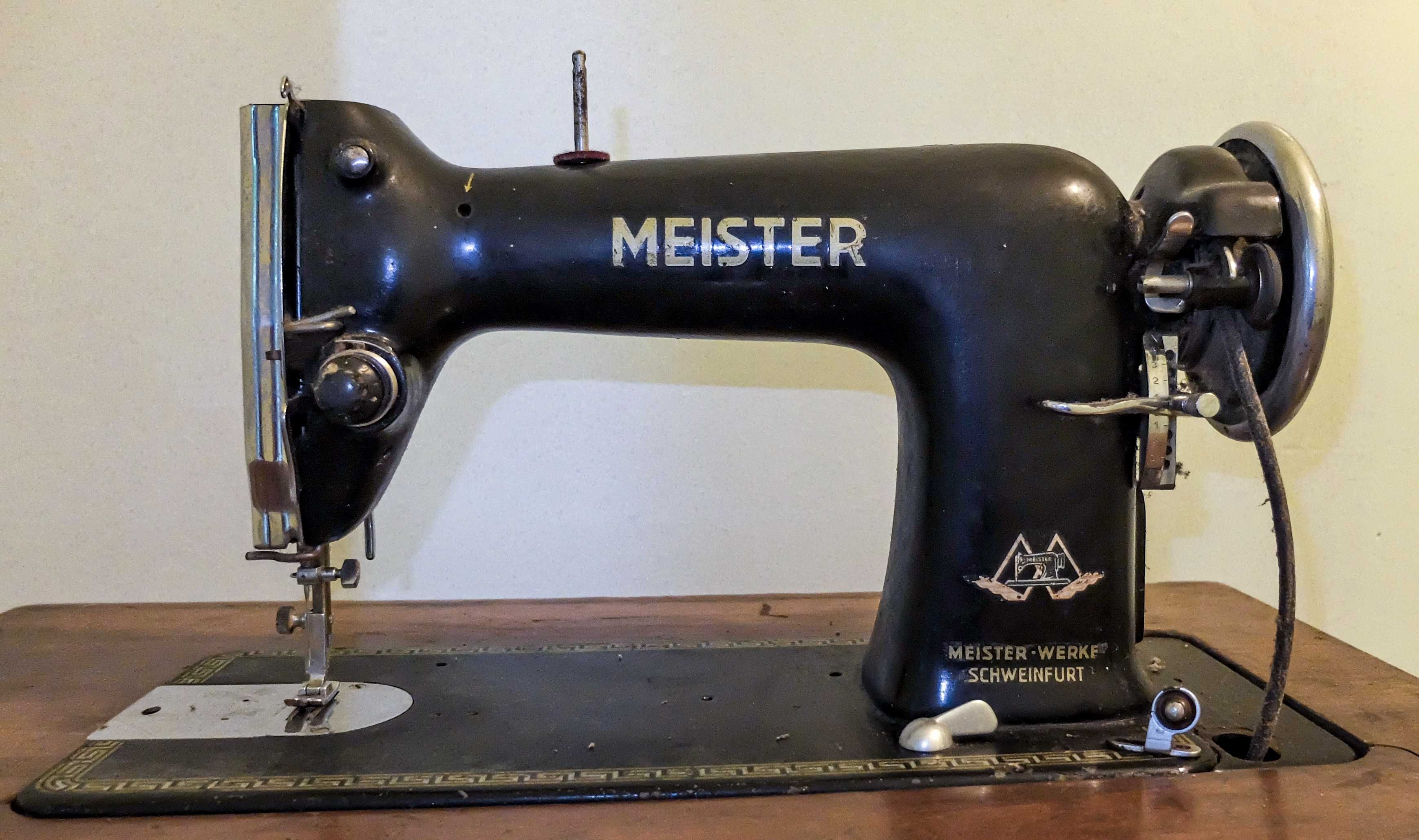 Máquina costura Meister-Werke Schweinfurt, antiga, para restauro.