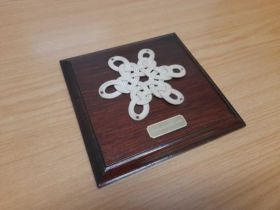 Quadros com Nó (Coxim Estrelado 20 x 20 cm e 24 x 24 cm)